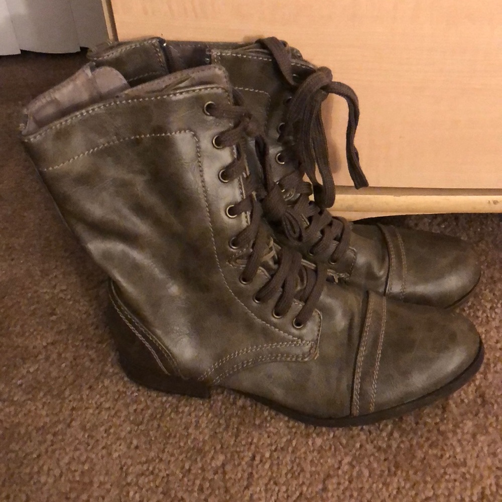 Combat boots